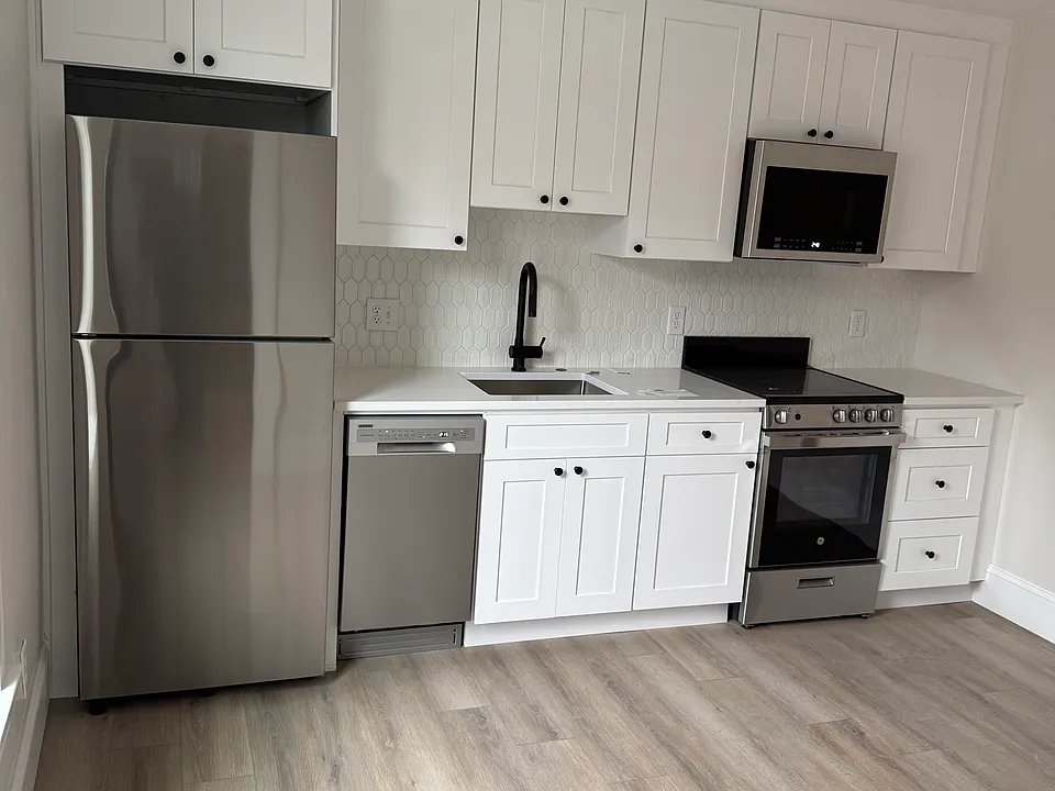 1023 N Broadway #209