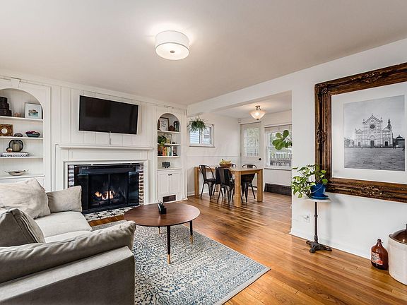 2nd image of 371 E Jeffrey Pl