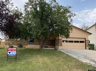 1020 Laredo Dr, Douglas, WY 82633