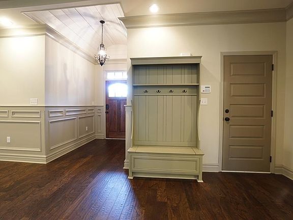 4th image of 4107 Glen Laurel Dr E