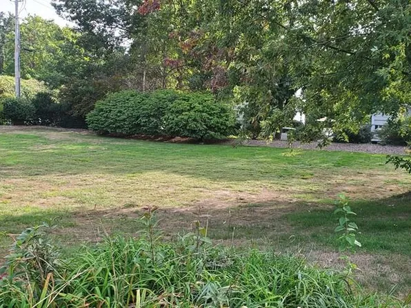 3 James St, East Longmeadow, MA 01028