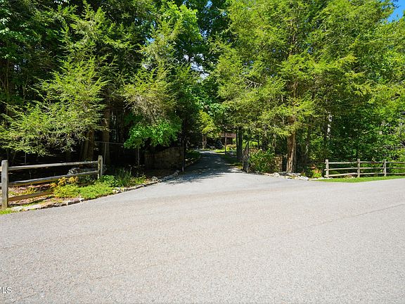 2nd image of 5552 Paramont Rd