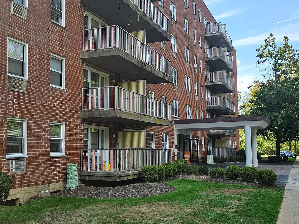 Lexington Apartments