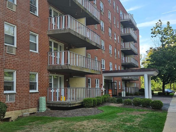 21 Oak Ter APT 2A