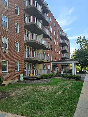 Lexington Apartments Photo 1