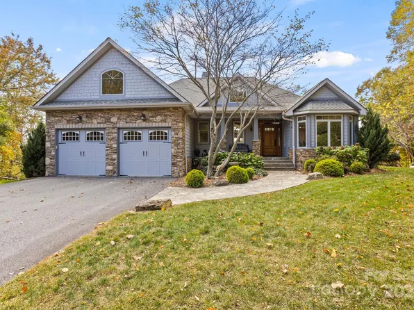 908 Somersby Pkwy, Laurel Park, NC 28739