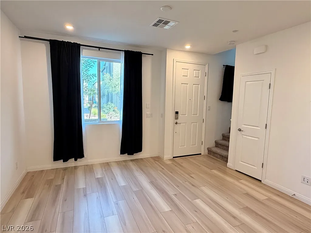 2 bed, 2.5 bath, 1364 sqft, $2,121 — Photo 3