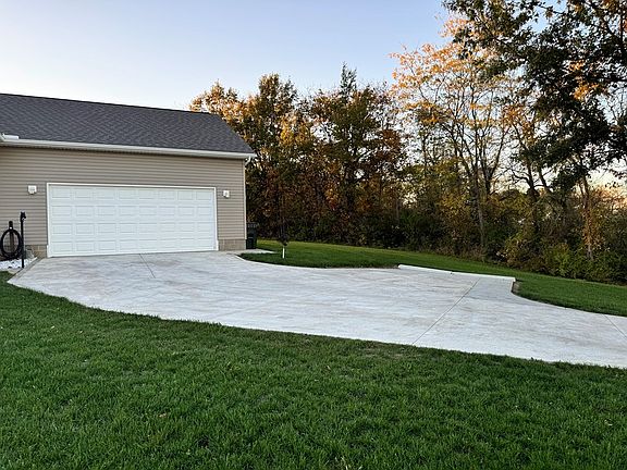 2nd image of 704 Climer Ln
