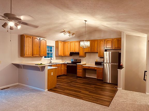 2nd floor kitchen
Appliances less than 3 years old
Lots of storage