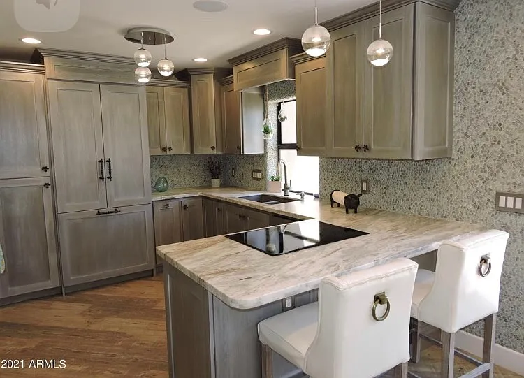 Kitchen looks out to private enclosed patio - 6521 N 10th Pl