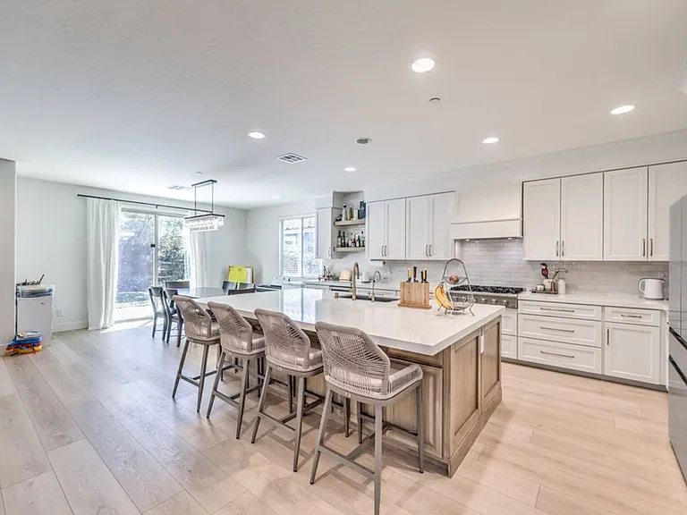 2815 Shining Sun Way — Photo 8