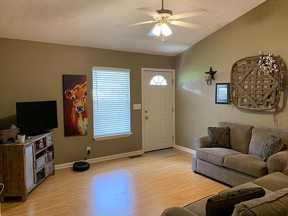 4th image of 145 Chelsea Dr