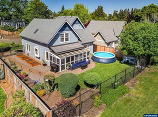 38 Denmark Loop, Silverton, OR 97381