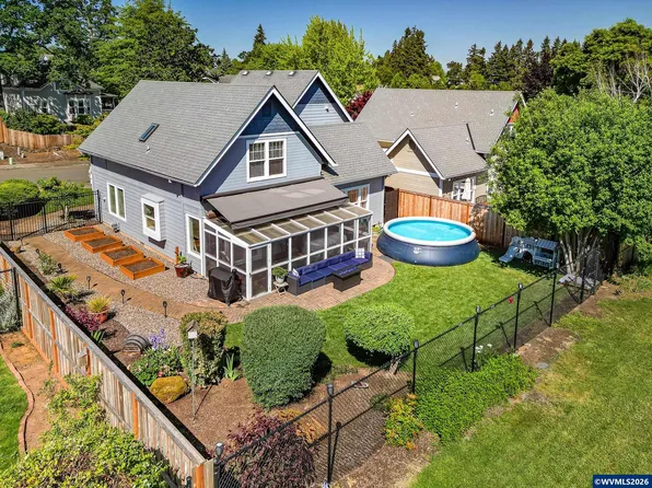 38 Denmark Loop, Silverton, OR 97381