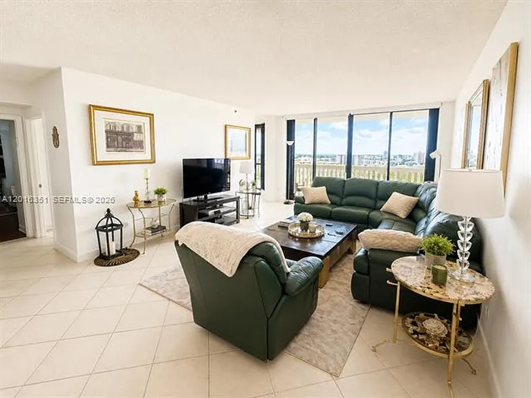2000 Island Blvd #CU-2710 — Photo 8