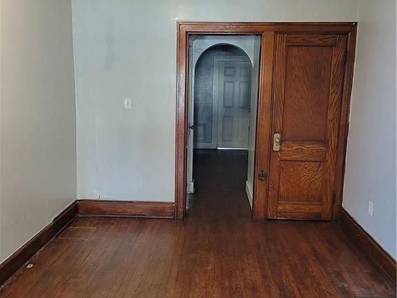 5th image of 24 E Hillcrest Ave