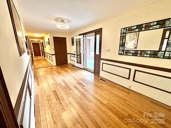 5th image of 3109 Stoney Brook Dr