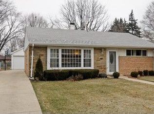 752 E Algonquin Rd, Des Plaines, IL 60016