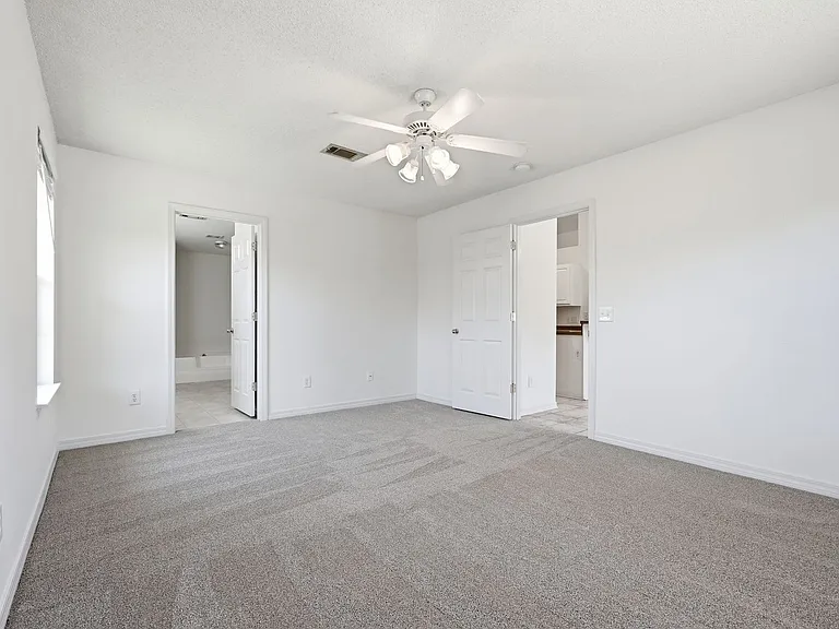 2030 Hawthorne Dr — Photo 20