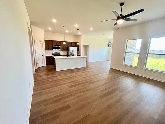 5th image of 718 Blue Stone Dr