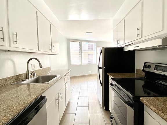 Kitchen - lots of natural light...