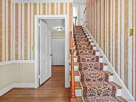 3rd image of 511 Maplewood Dr
