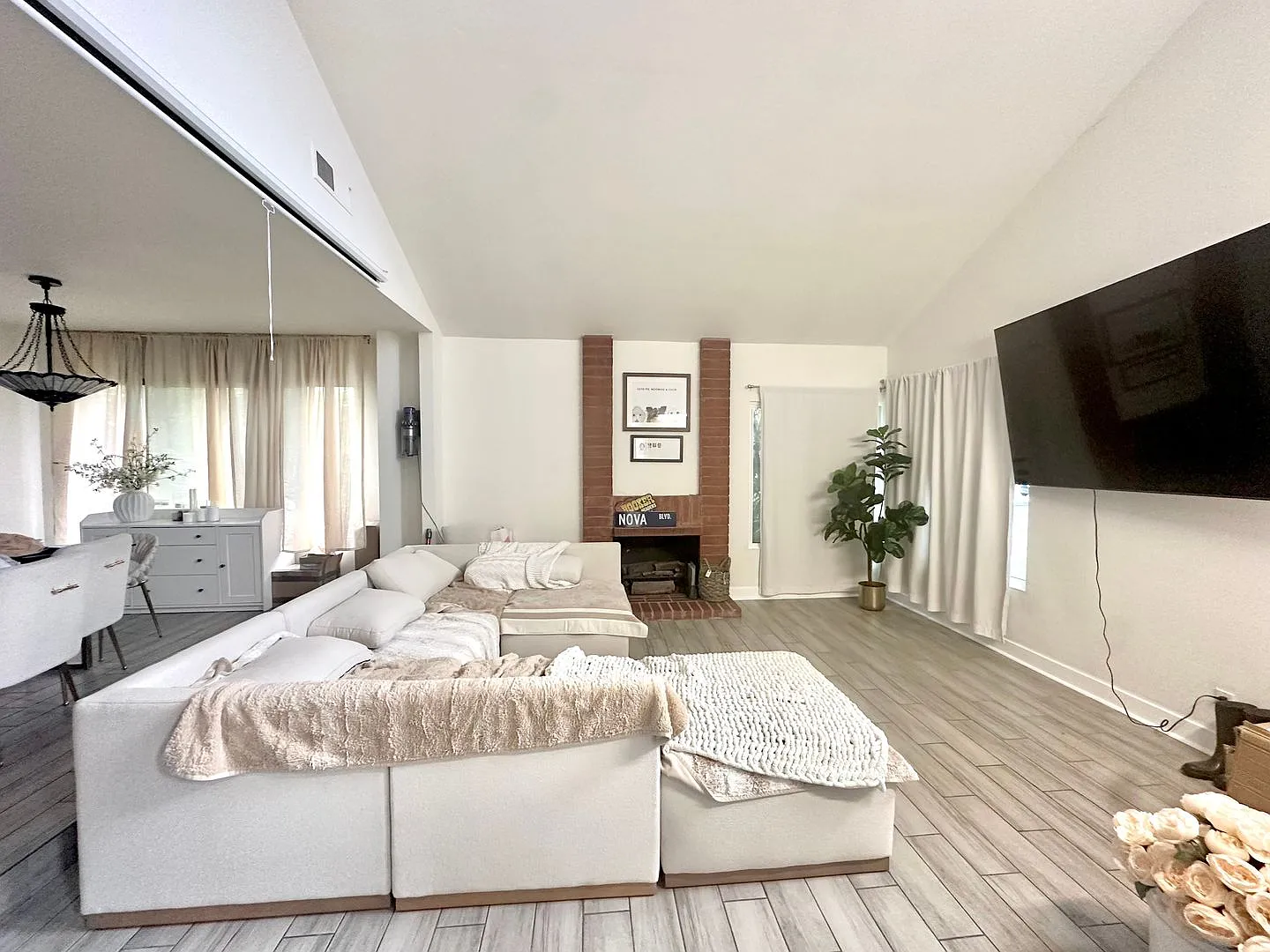 Spacious 4-Bedroom Home - Mid-term Rental — Photo 4