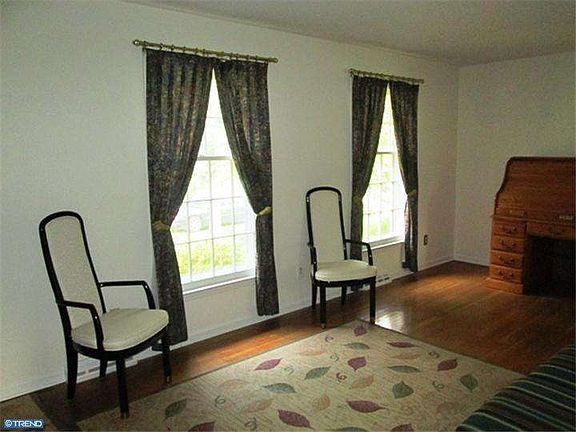 5th image of 612 Burnhaven Ln