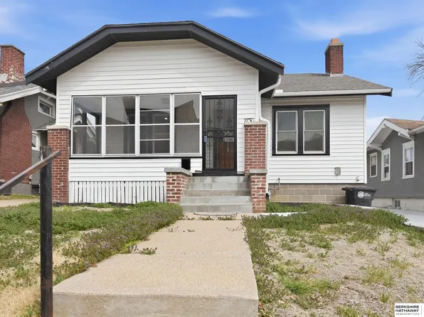 2730 Whitmore St, Omaha, NE 68112