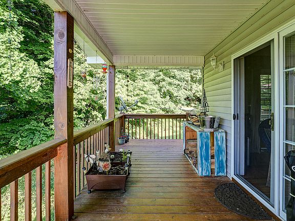 5th image of 130 Dogwood Ln