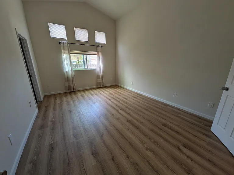 Hildale Cir — Photo 16