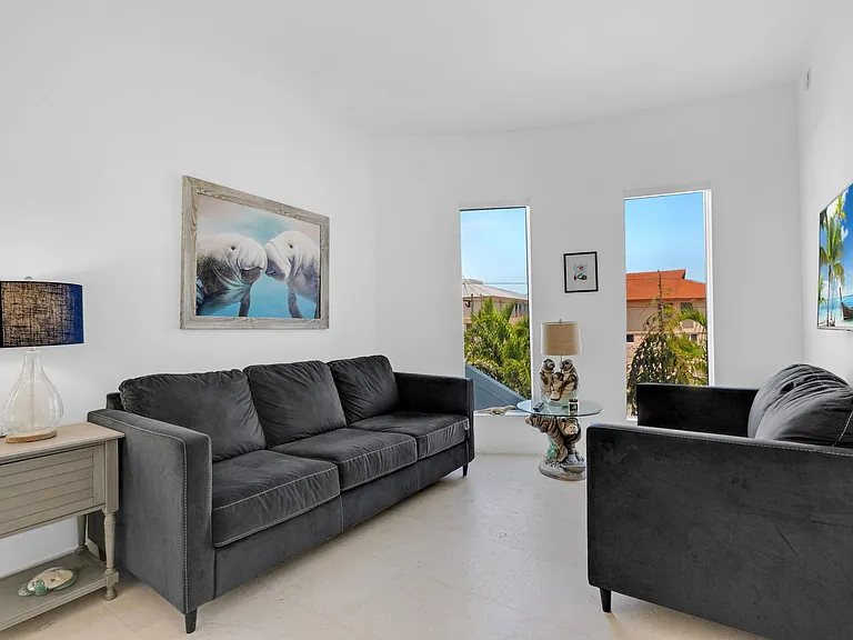 317 E Seaview Cir — Photo 42
