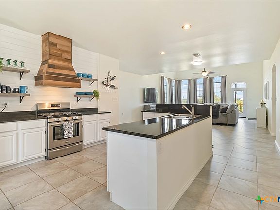 4th image of 2404 Waterfront Park Dr