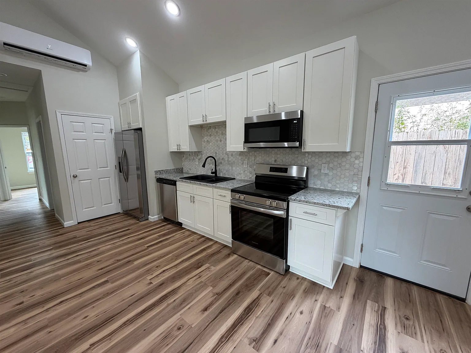 4 bed, 2.0 bath, 1200 sqft, $1,750 — Photo 4