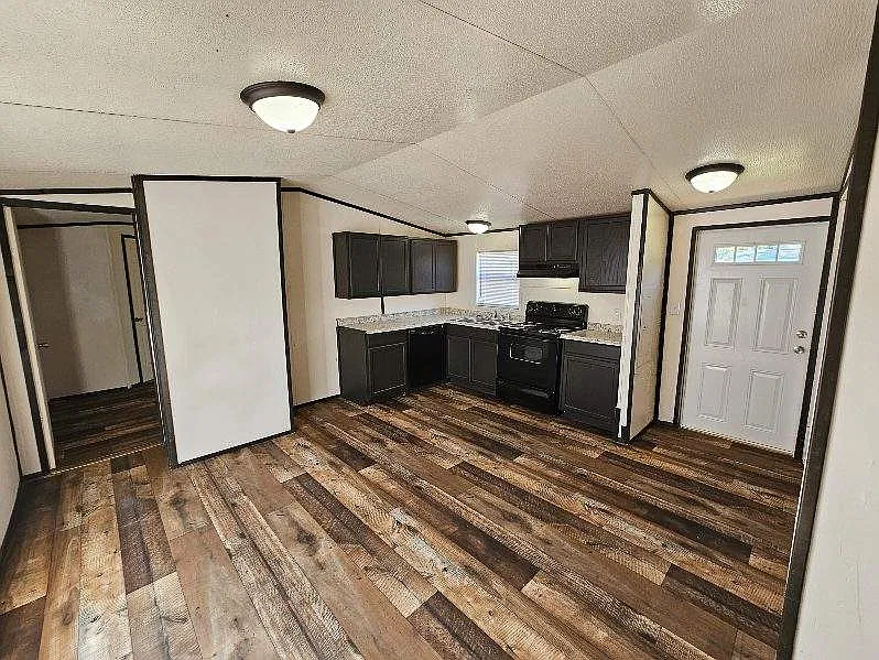 3 bed, 1295 sqft, $1,200 — Photo 2