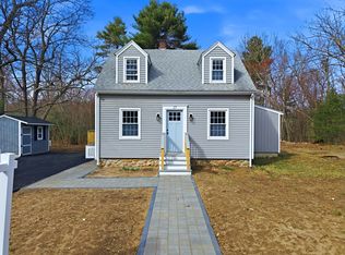 17 Hartford Ave W, Mendon, MA 01756