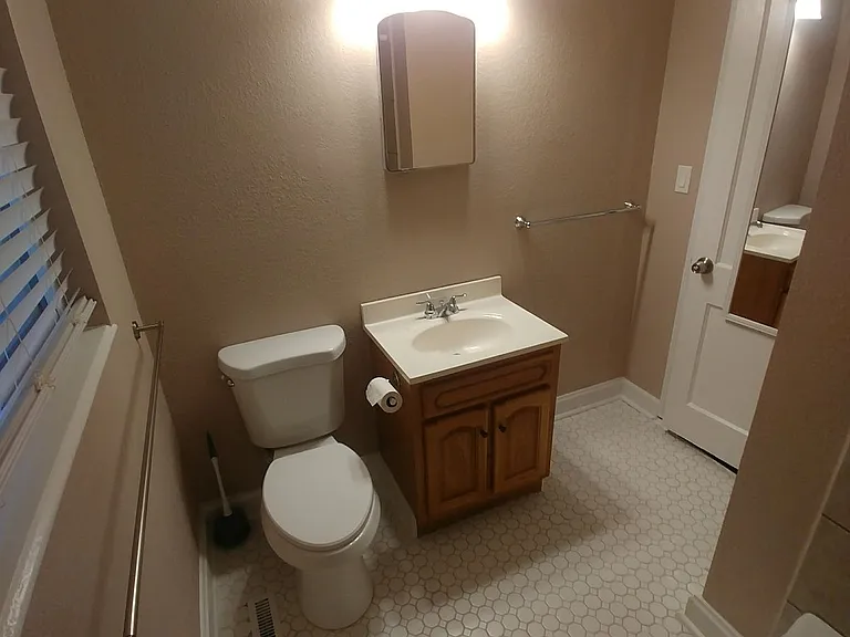 1538 Lillian Ln — Photo 9