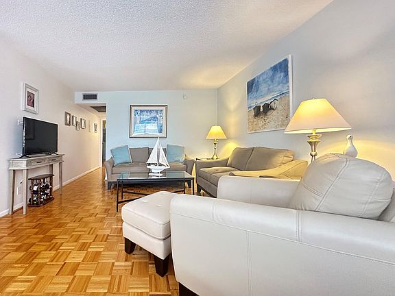 4th image of 4041 Ventnor O #4041