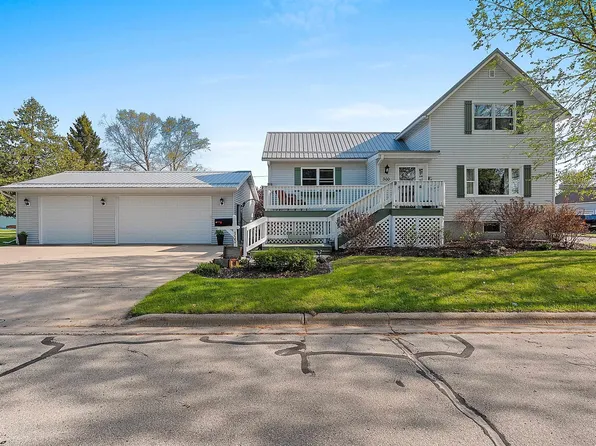 300 3rd St, Oconto, WI 54153