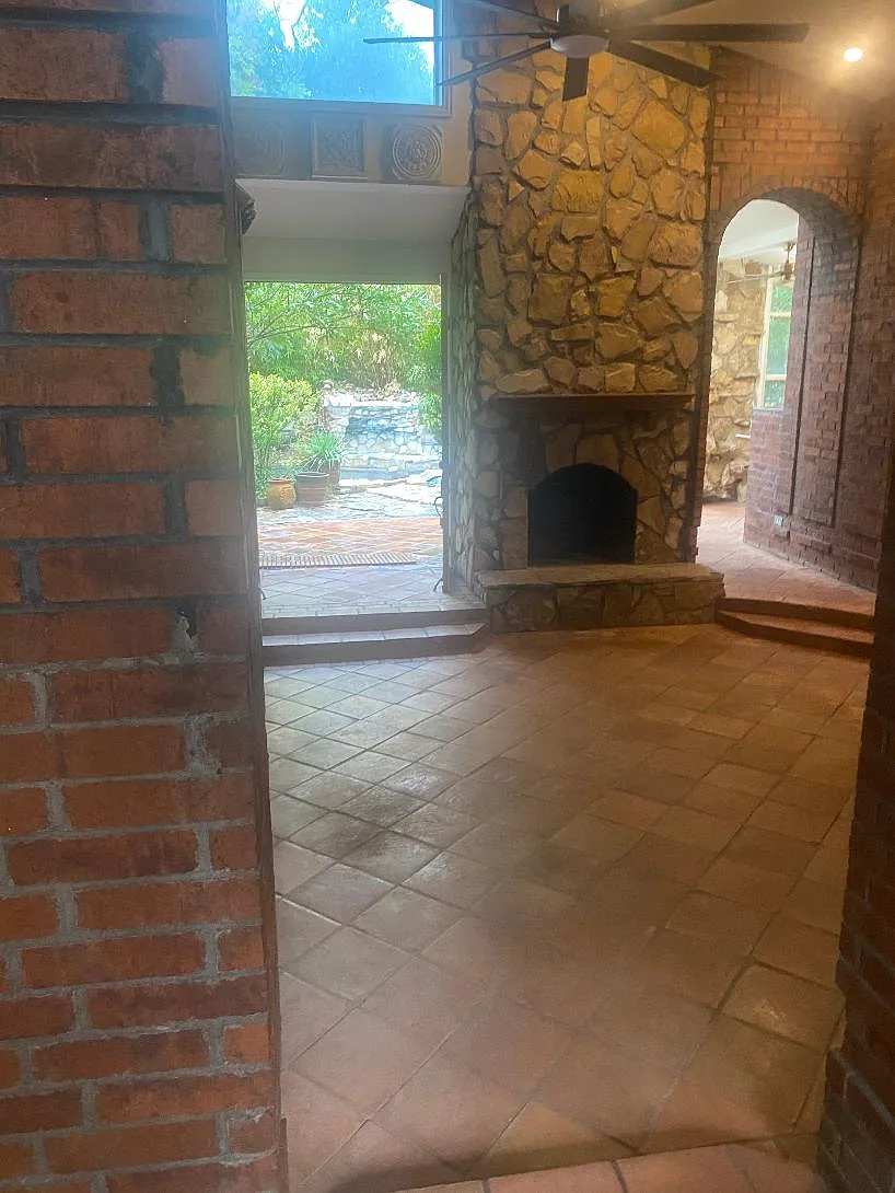 3 bed, 2450 sqft, $3,200 — Photo 3