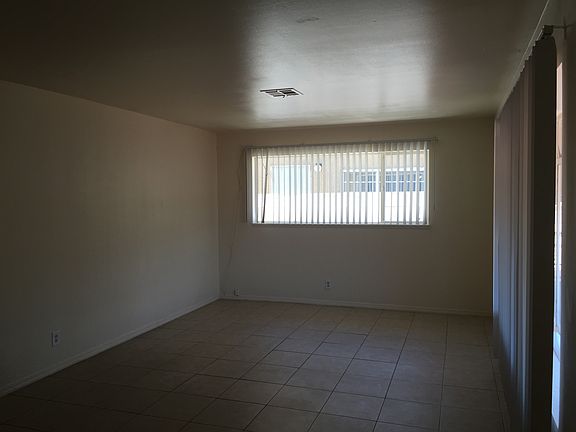 3rd image of 517 Freeman Ave