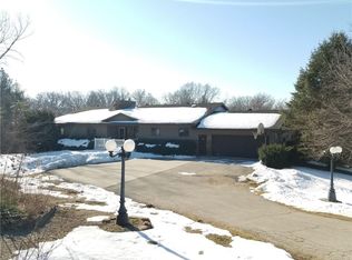 1042 Hood St, Newton, IA 50208