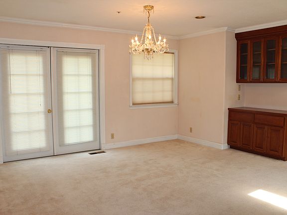 3rd image of 1071 Rembrandt Dr