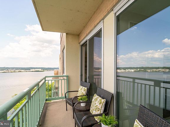 5th image of 501 Slaters Ln APT 1407