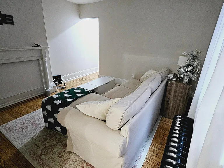 2025 Pine St #1B — Photo 2