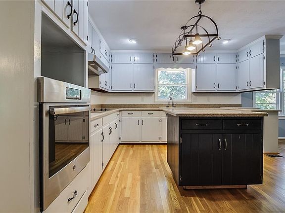 2nd image of 3792 Clubhouse Ln SE