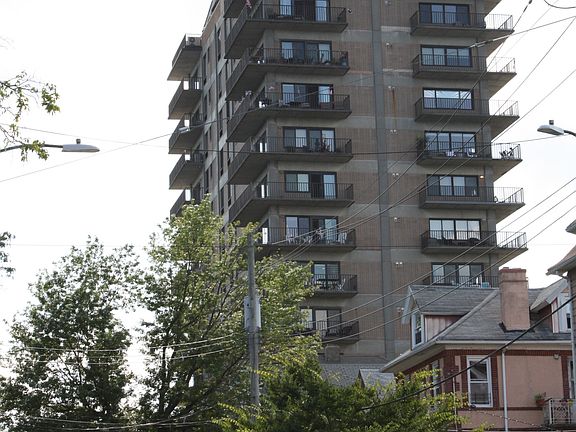 3rd image of 31 Hylan Blvd APT 14D
