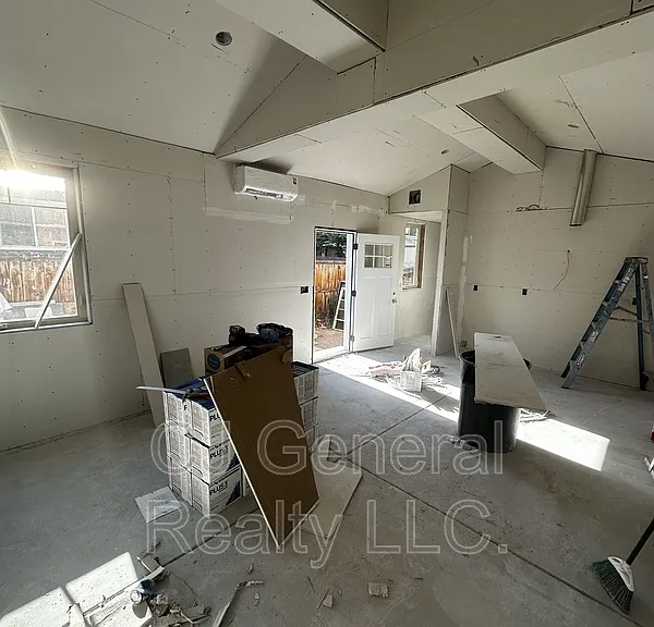 90 Beacon Ct #2 — Photo 2