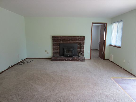 4th image of 4832 138th St NE