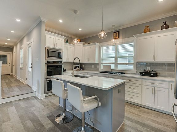 4th image of 31 W Orleans St